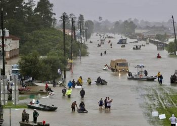 Al menos 50 personas mueren en inundaciones de Texas, mientras continúa la búsqueda de muchos desaparecidos