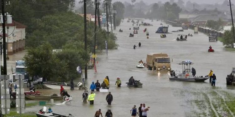 Al menos 50 personas mueren en inundaciones de Texas, mientras continúa la búsqueda de muchos desaparecidos