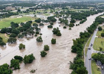 Número de muertos por inundaciones de Texas llega a 80