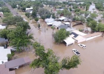 Sheinbaum envía condolencias por víctimas de inundaciones en Texas y destaca labor de jovencitas mexicanas