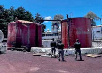Golpe contundente: FGR asegura 933 mil litros de combustible ilegal en operativo en Veracruz