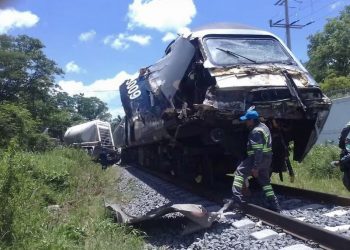 Accidente en cruce ferroviario de Macuspana, tráiler se impacta contra el Tren Interoceánico