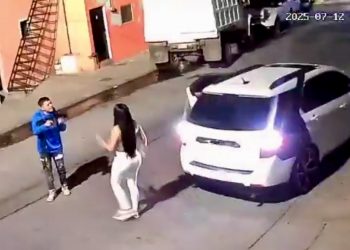 Feminicidio en Jalisco: Hombre mata a su pareja con arma larga en plena calle