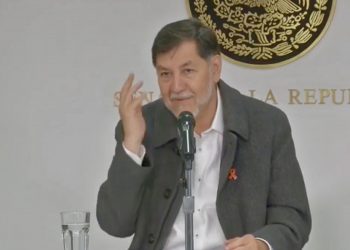 Fernández Noroña arremete contra abogado de Ovidio y respalda a Sheinbaum; “se ha pasado de insolente”