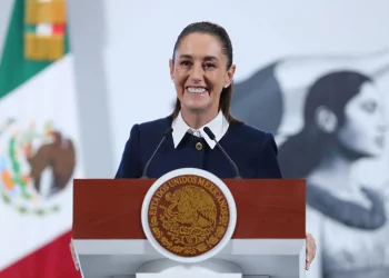 Sheinbaum demanda a abogado de Ovidio Guzmán por difamación y acusa a oposición de “antipatriota”