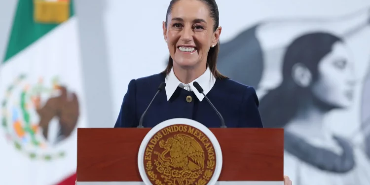 Sheinbaum demanda a abogado de Ovidio Guzmán por difamación y acusa a oposición de “antipatriota”