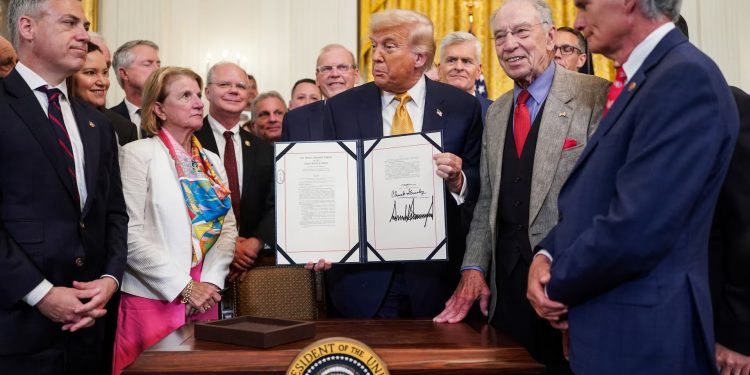 Trump acusa que los cárteles tienen “tremendo control” sobre México y sus políticos