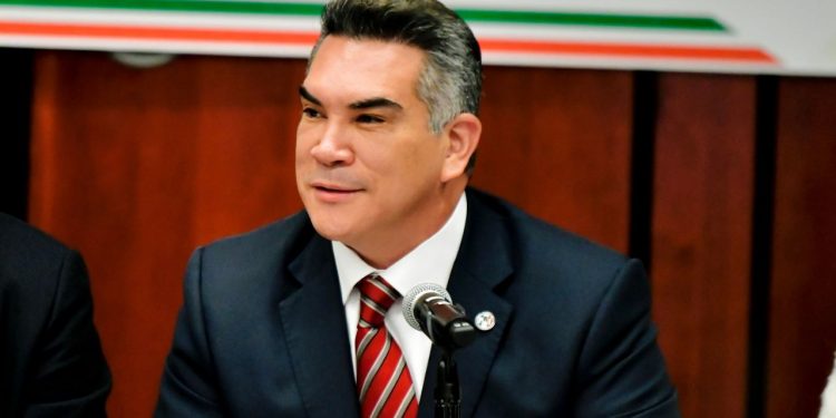 Alejandro Moreno acusa a Morena de perseguir periodistas y traicionar al pueblo de México