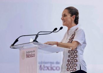 Sheinbaum anuncia inversión de 2 mil mdp en salud durante gira por Tabasco; omite crisis por presuntos vínculos criminales de exjefe policiaco