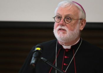 Sheinbaum impulsa lazos con la Santa Sede; Rosa Icela abordará visita papal con enviado del Vaticano