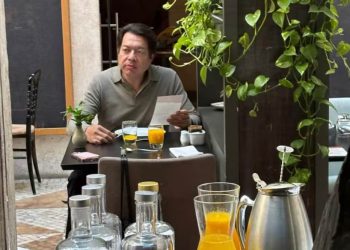 Sheinbaum defiende derecho a vacacionar de morenistas en Europa, pero reitera que el poder debe ejercerse con humildad y austeridad