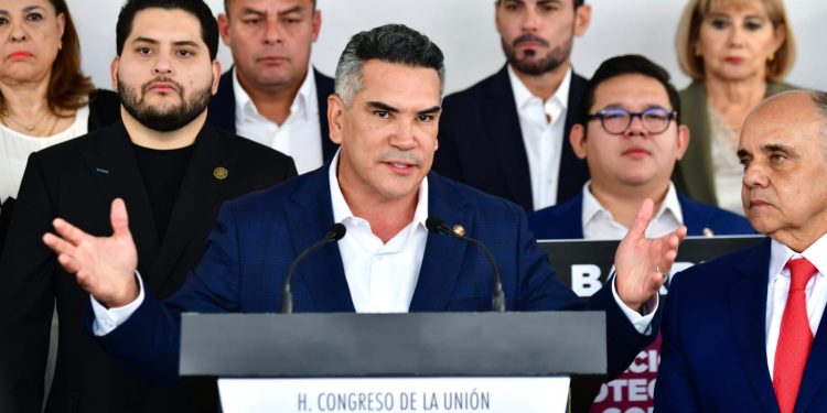 Alejandro Moreno acusa “persecución brutal” de Morena tras nueva solicitud de desafuero