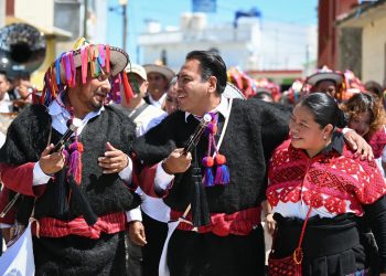 Refrenda Eduardo Ramírez respeto a los pueblos originarios en el Día Internacional de los Pueblos Indígenas