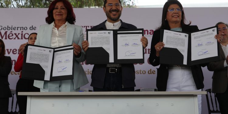 Firman gobierno de Tecámac e ISSSTE convenio de comodato y donación de dos clínicas