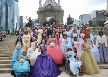 Diputado Guillermo Rendón, organiza fiesta de XV años para 46 niñas con cáncer en la Ciudad de México