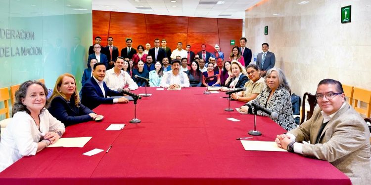 Vidulfo Rosales deja defensa de los 43 de Ayotzinapa y se suma a equipo de Hugo Aguilar en la SCJN