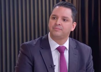 Ministro electo de la SCJN, Arístides Guerrero, sufre accidente automovilístico en CDMX; se reporta estable