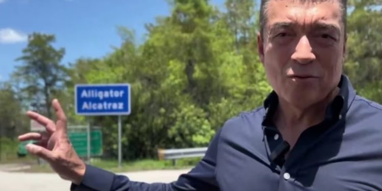 Fernández Noroña llama “cretino” a Rutilio Escandón por gestión con migrantes en Alligator Alcatraz