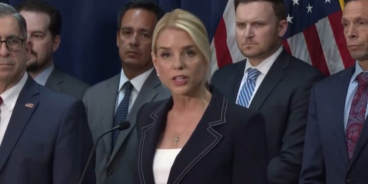“El Mayo ya no caminará libre jamás”, advierte Pam Bondi, fiscal de EEUU
