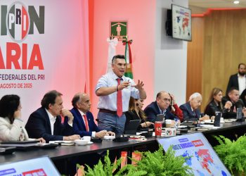 Alejandro Moreno llama al PRI a defender sin miedo a la República y la democracia