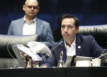 El panista Mauricio Vila Dosal deja temporalmente su escaño en el Senado