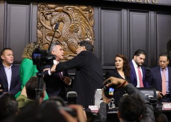 A golpes, cierra la Comisión Permanente; enfrentamiento entre ‘Alito’ Moreno y Fernández Noroña