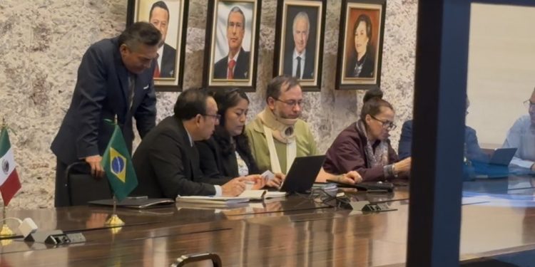 Ministerio Público llega “obsequiosamente” al Senado para tomar declaración a Fernández Noroña tras agresión de Alejandro Moreno