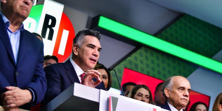 Alejandro Moreno responde a Claudia Sheinbaum y le pide dedicarse a gobernar, no a polarizar