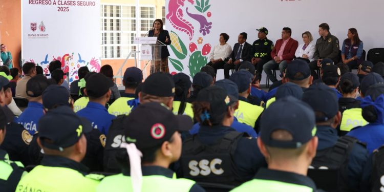 Despliega Clara Brugada 15 mil policías para regreso a clases en la CDMX