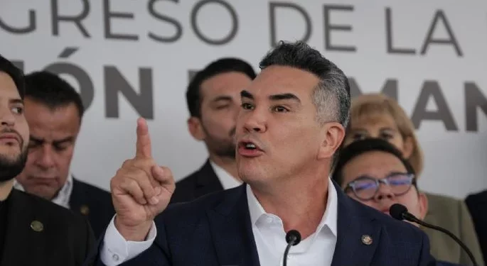 “Alito” Moreno responde a Sheinbaum: “Vendepatrias es quien encubre criminales y usa al Estado para callar opositores”