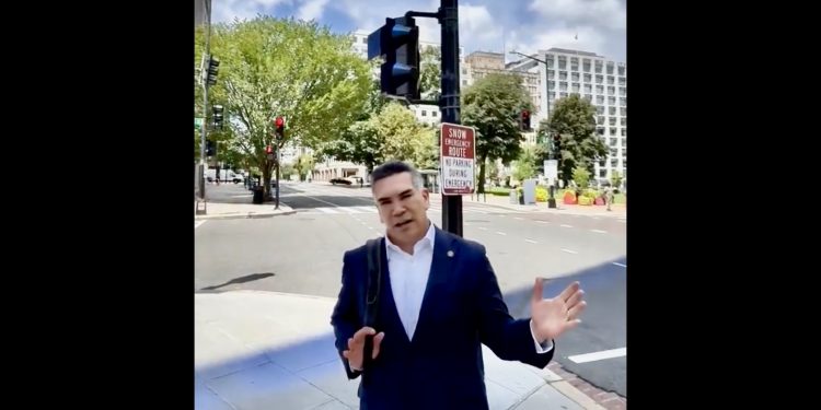 Alejandro Moreno asegura desde Washington que seguirá denunciando a “narcopolíticos de Morena”