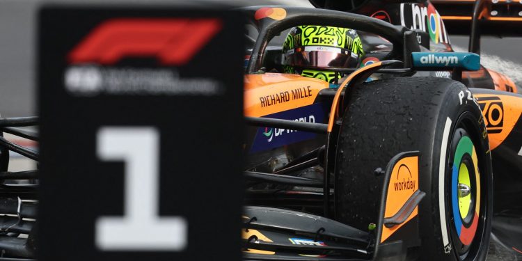 Norris detiene a Piastri para ganar el GP de Hungría