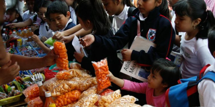 SEP reporta que ya no se vende comida chatarra en 86% de las escuelas del país