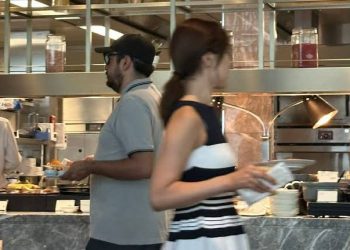 Andy López Beltrán acusa a “espías conservadores” de acosarlo durante su viaje a Japón