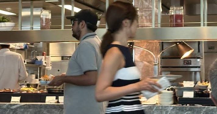 Andy López Beltrán acusa a “espías conservadores” de acosarlo durante su viaje a Japón