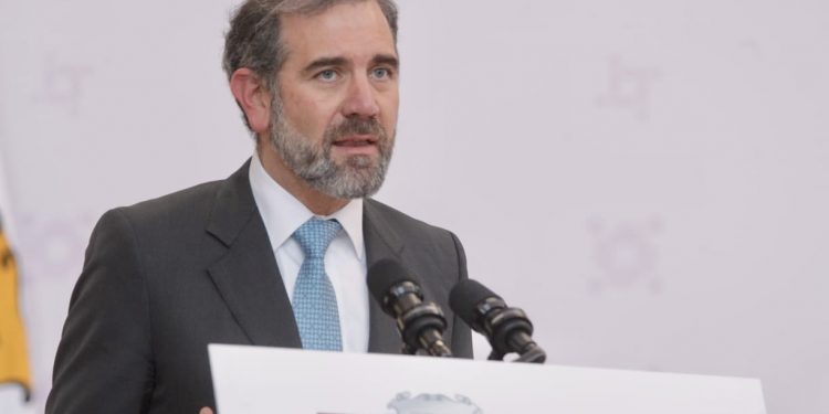 SCJN ordena a SEP eliminar a Lorenzo Córdova de libros de texto por vulnerar su honor