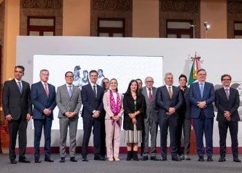 Anuncia Sheinbaum inversión de 12 mil mdp en sector farmacéutico y primer Polo del Bienestar en Michoacán; “Plan México va viento en popa”