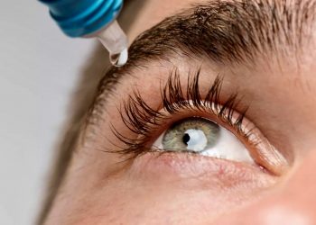 FDA aprueba VIZZ, el primer colirio de aceclidina para tratar la presbicia