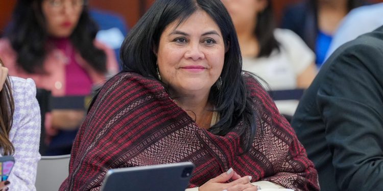 Guadalupe Chavira busca presidir la Mesa Directiva del Senado y llama a construir candidatura de unidad