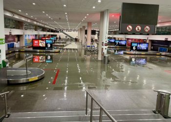 Suspende AICM operaciones por tres horas debido a fuertes lluvias