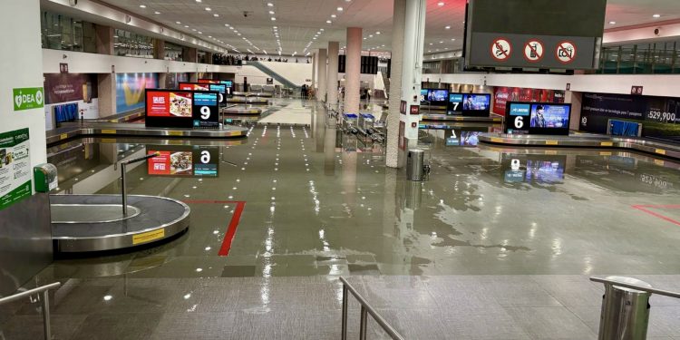 Suspende AICM operaciones por tres horas debido a fuertes lluvias