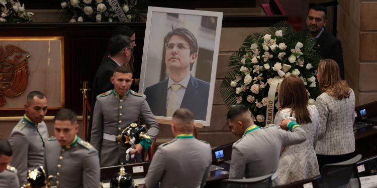 Muere Miguel Uribe, senador colombiano y aspirante presidencial, tras dos meses de lucha luego de atentado