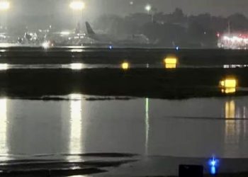 Cierre temporal de operaciones en el AICM por fuertes lluvias; más de 19 mil pasajeros afectados