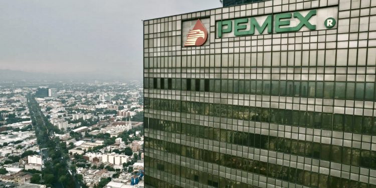 Pide Sheinbaum investigación por presuntos sobornos de empresarios mexicanos a funcionarios de Pemex