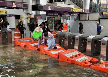 Inundaciones afectan estaciones del Metro CDMX tras intensas lluvias