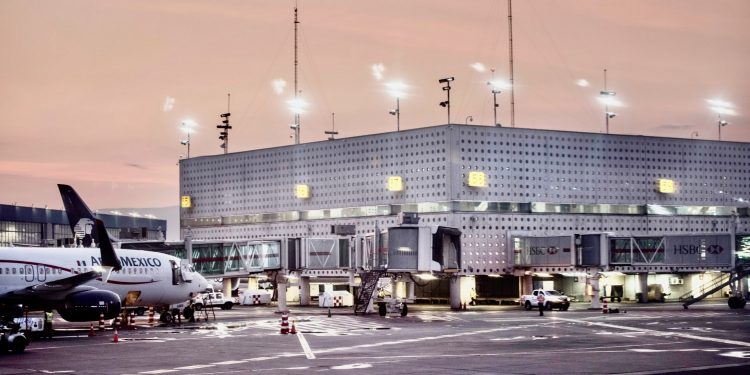 Se normalizan operaciones en el AICM tras cierre de pistas por lluvias