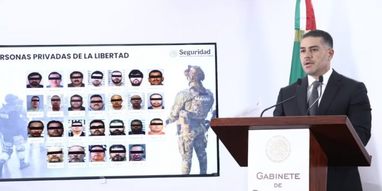 Traslado de 26 capos a EU busca frenar operaciones criminales desde prisión: García Harfuch