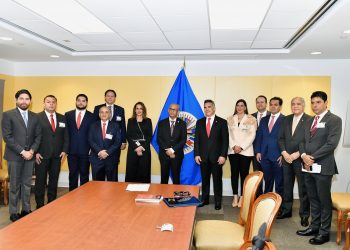 Alejandro Moreno se reúne con secretario general de la OEA y denuncia persecución política en México