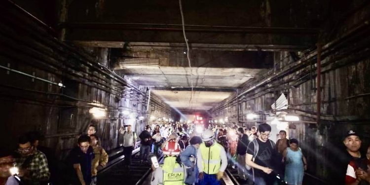 Se reanuda el servicio en la Línea 2 del Metro tras cortocircuito