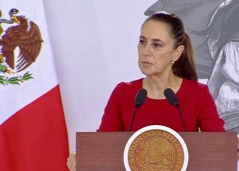 Sheinbaum niega desabasto de gasolina; atribuye retrasos a ajustes en transporte